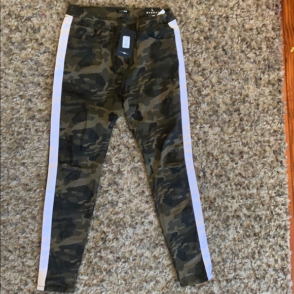 SOLD🚨Men’s size large fashionova pants - Picture 2 of 2
